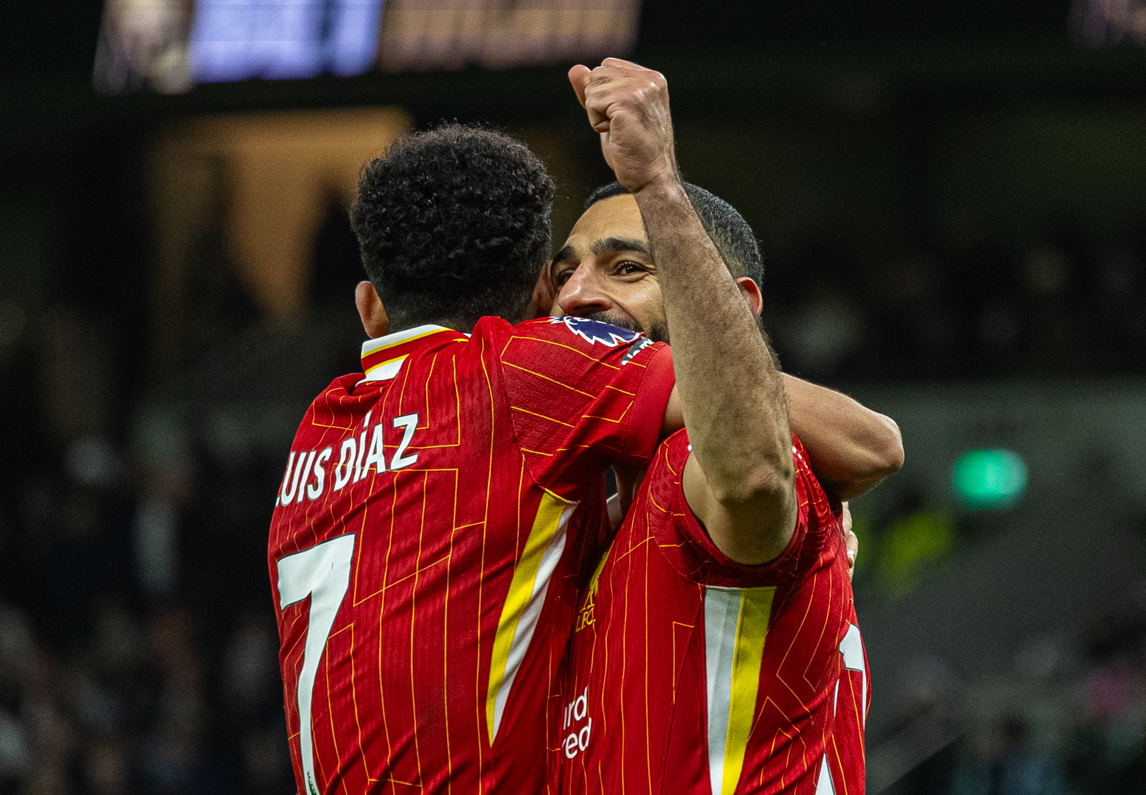 利物浦前锋奋力抢点，成为球队锋线利器