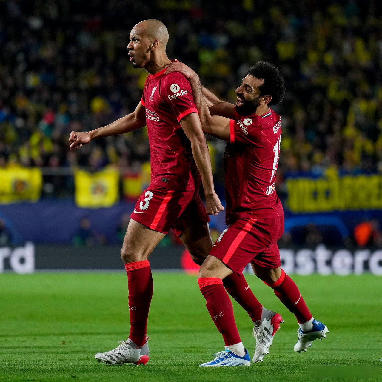 阿贾克斯逆转比利亚雷亚尔，晋级欧冠16强