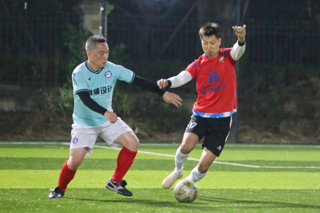 激动人心：一支队伍凭实力拙劣，足球比赛惊现新领袖