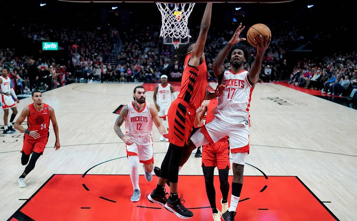 火箭锋线组合携手砍分，展现出强大攻击力