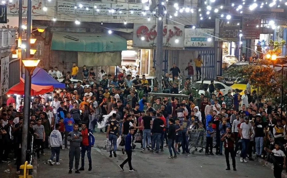 比赛中发生冲突事件，场面陷入混乱