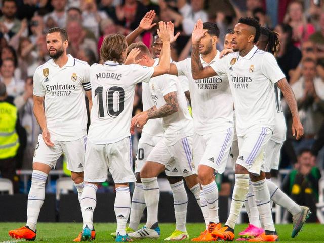 米卡尔维后防整体表现出色，成为球队不败保障