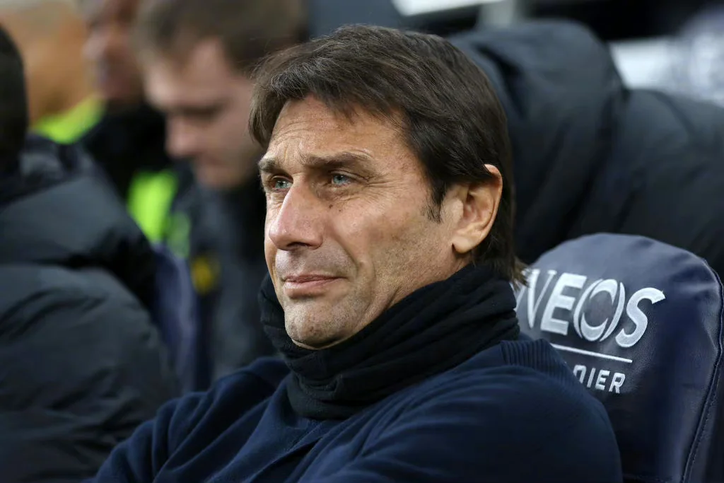 热刺后防连续出现失误,球迷呼吁改进 热刺后防连续出现失误,球迷呼吁改进