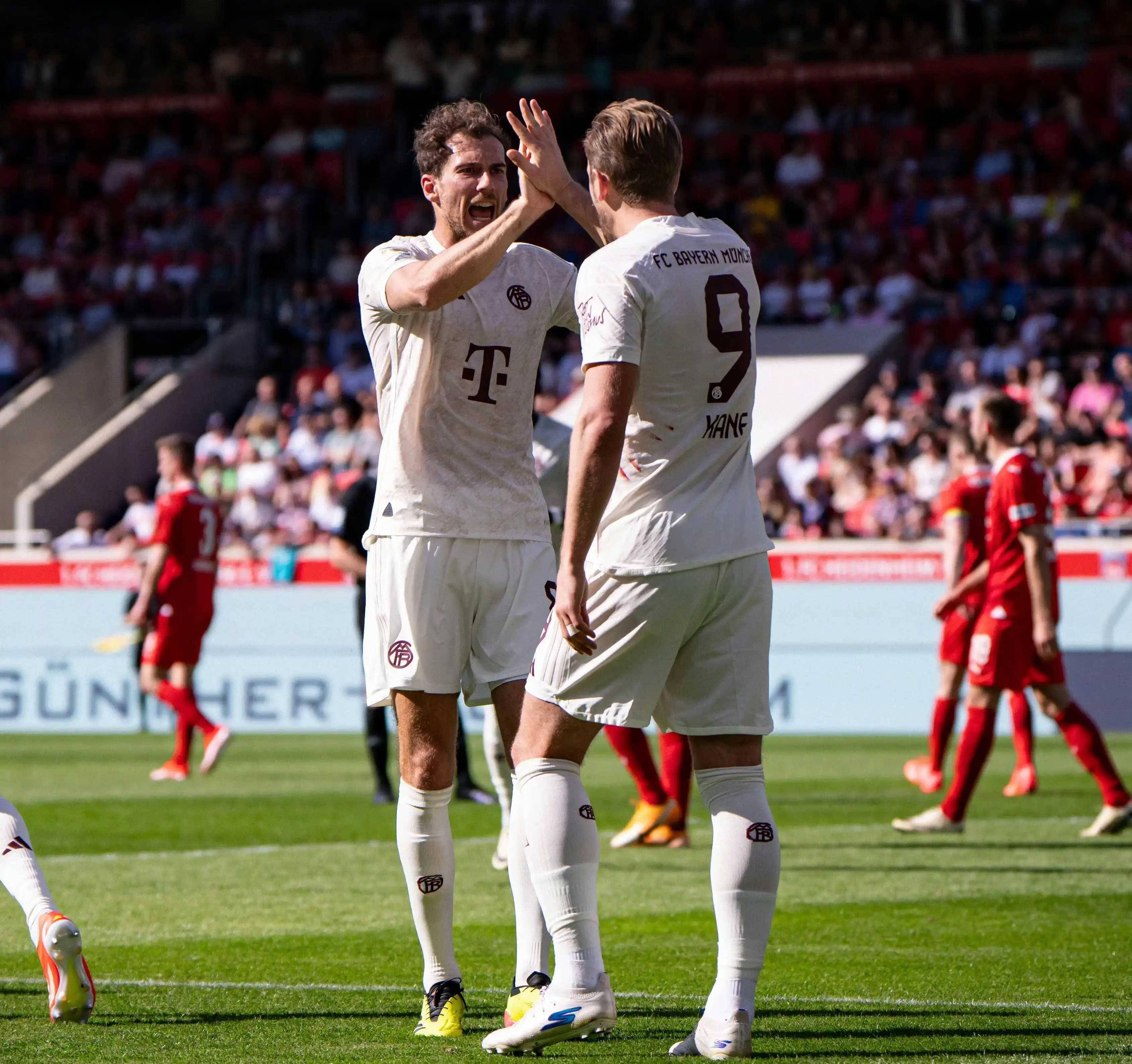 国内足球联赛一丝不苟备战，冲击胜利宝座