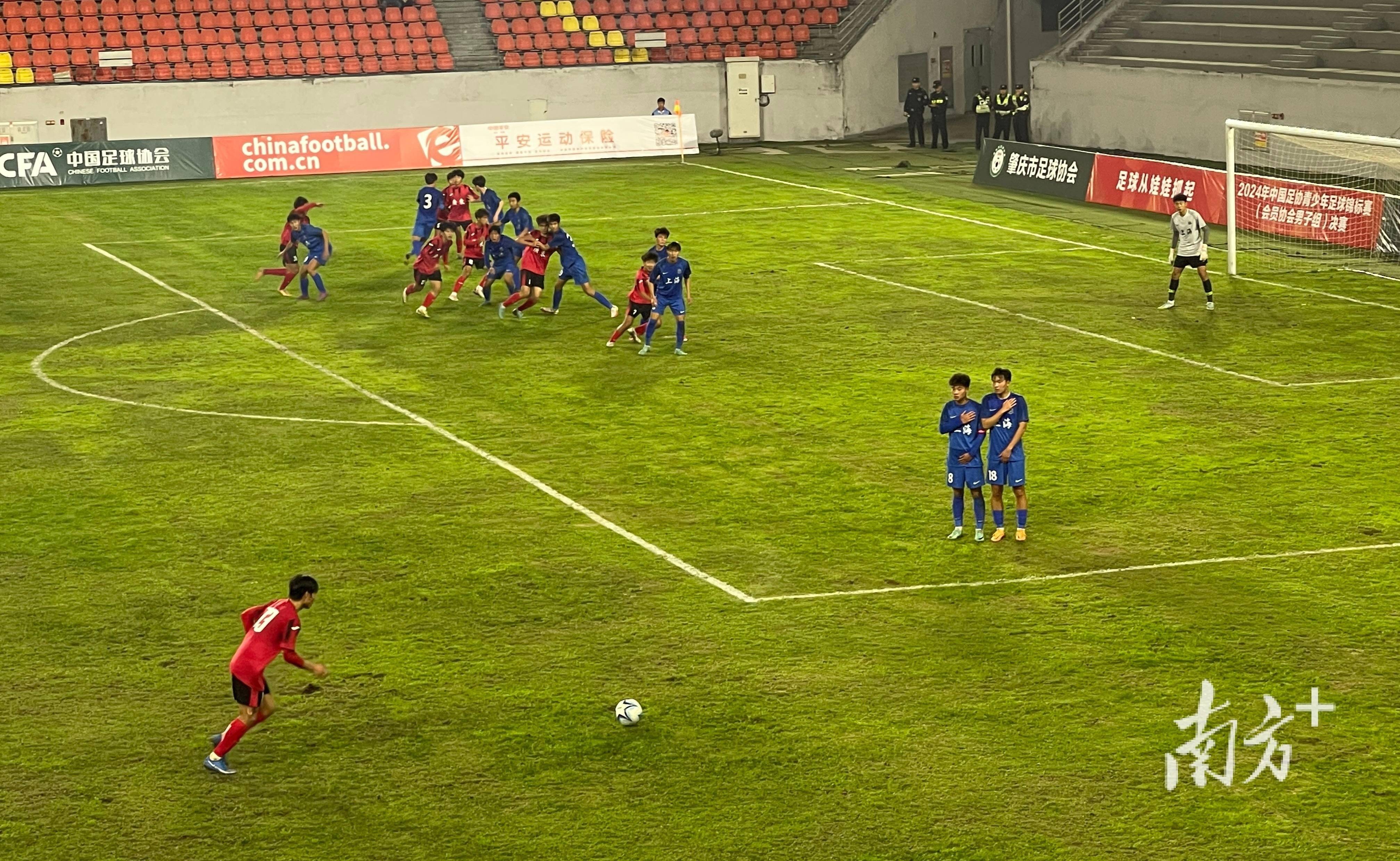 强队连战连捷，取得长达十轮连胜