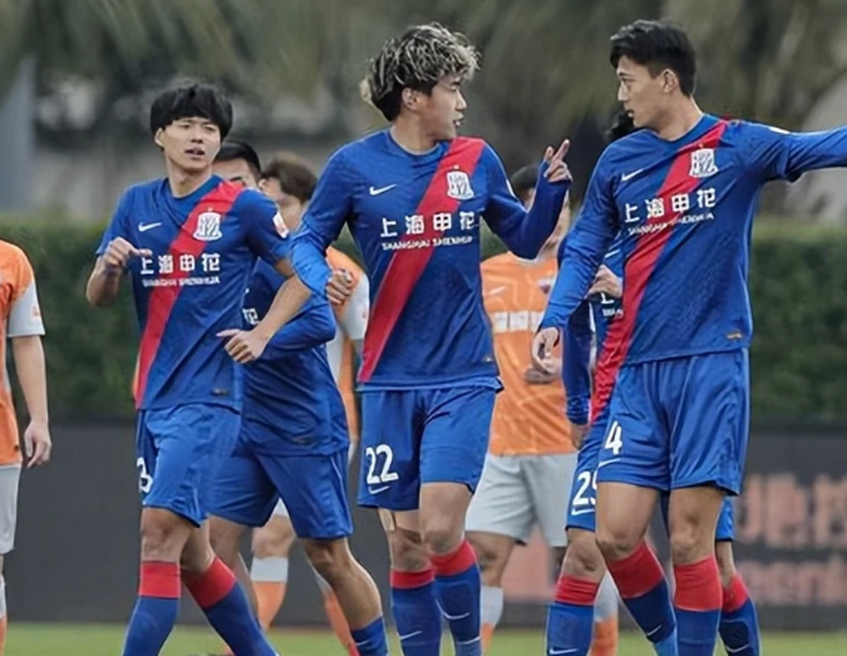河北华夏幸福主场小胜上海申花，喜迎胜利