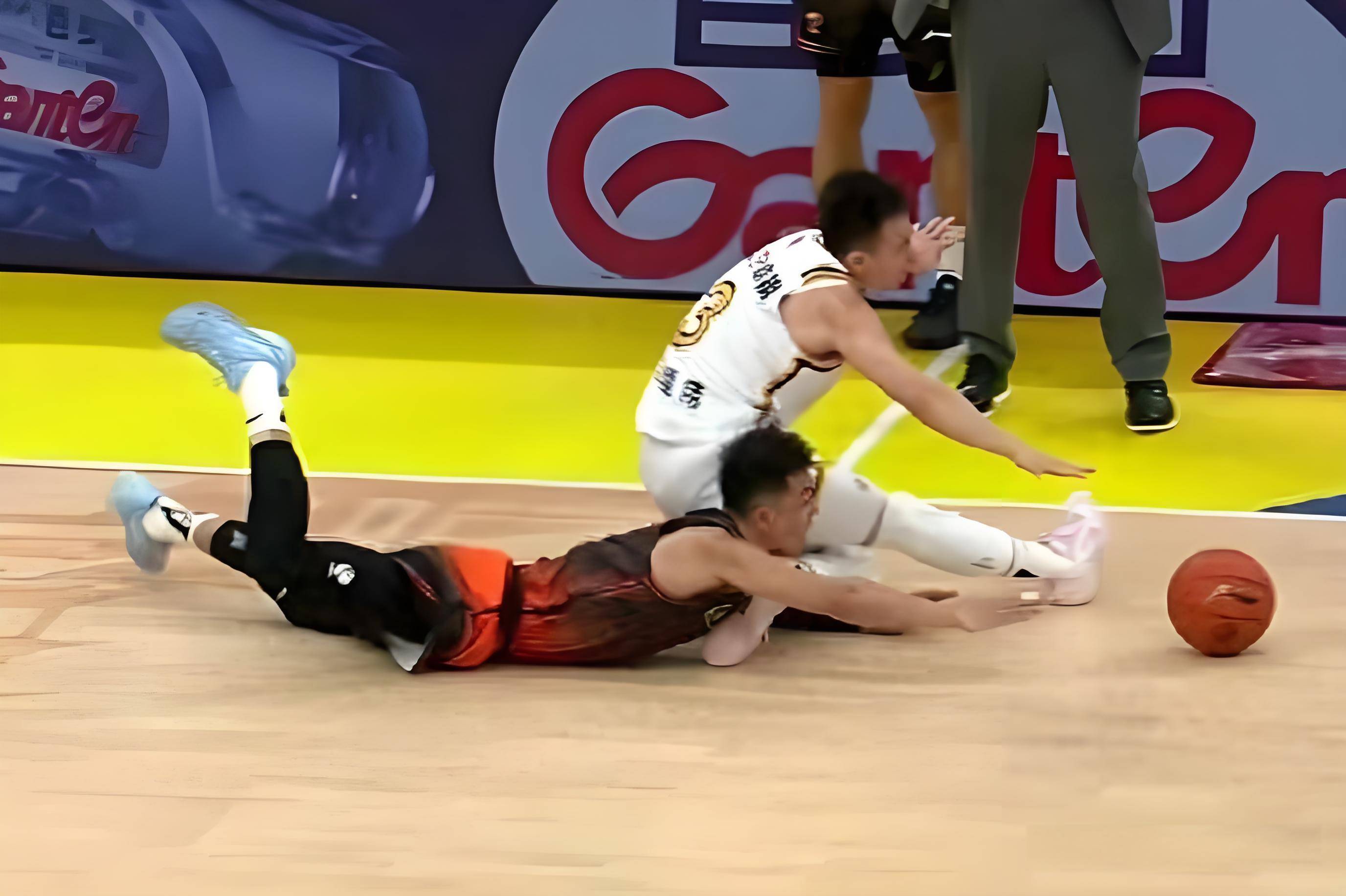 勇士先发集体爆发，轻取猛龙