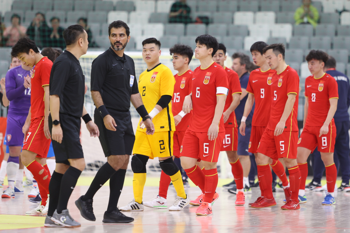 纵情激战,球队斗志昂扬拼杀 纵情激战,球队斗志昂扬拼杀