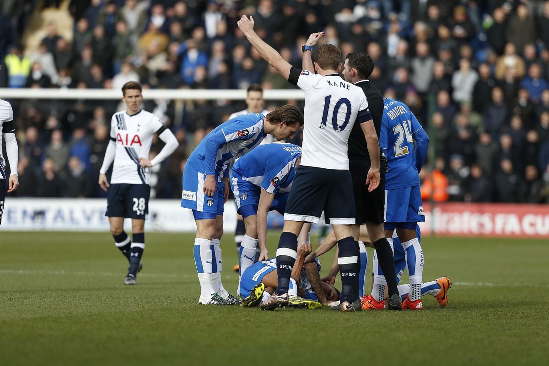 纵情激战,球队斗志昂扬拼杀 纵情激战,球队斗志昂扬拼杀