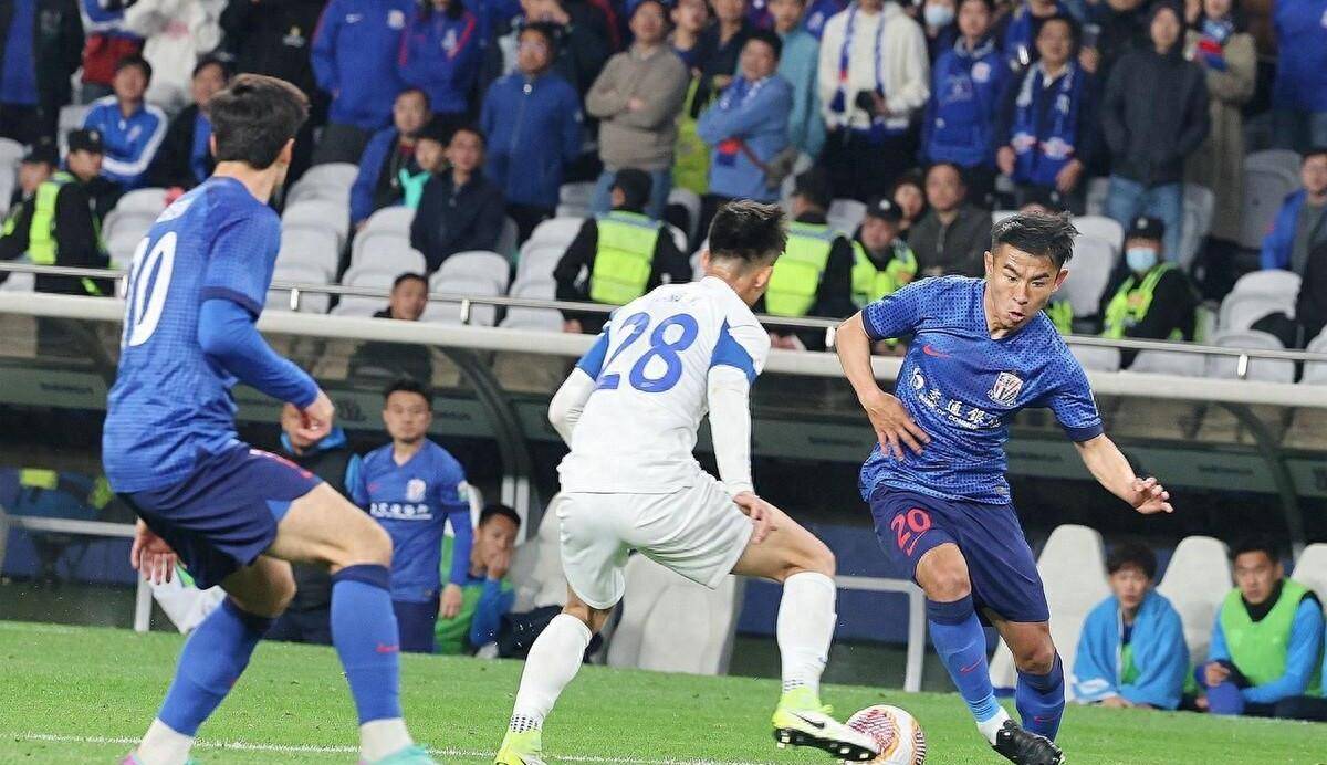 恒大主场战胜建业，继续领跑中超积分榜