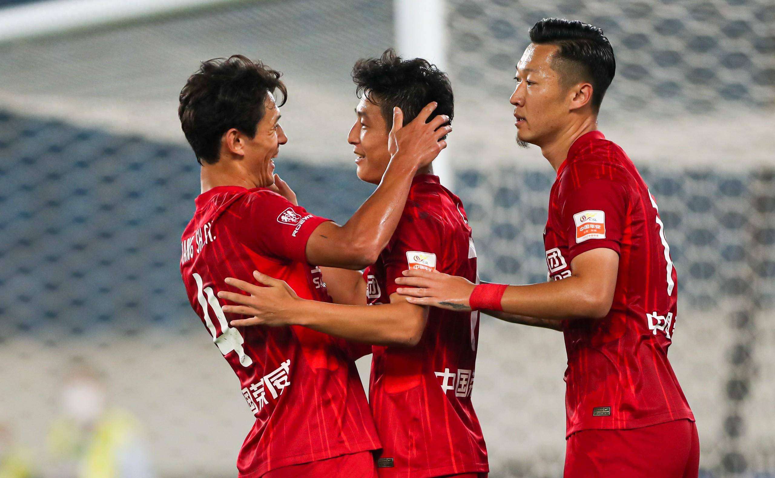 上港挺进前三，冲击亚冠名额