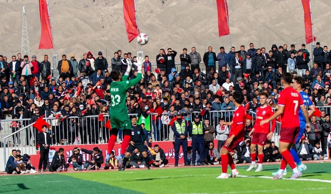 胜负难分的足球比赛即将拉开序幕