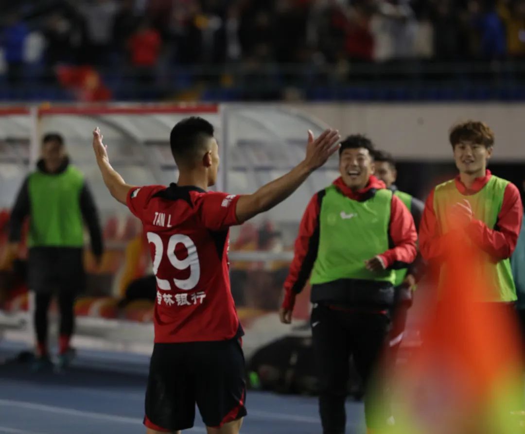 长春亚泰惊险取胜,连续两轮不败 长春亚泰惊险取胜,连续两轮不败