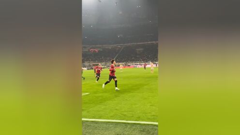 传奇终结：AC米兰惨败罗马