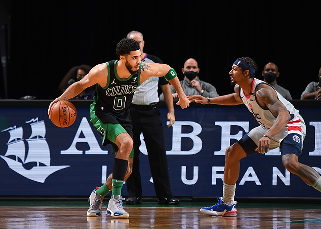 血拼之战：篮网再度对决凯尔特人，胜者才能成为真正英雄！