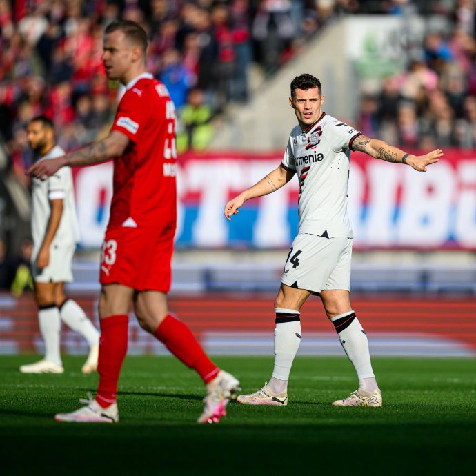 勒沃库森主场逼平对手，艰难保持不败