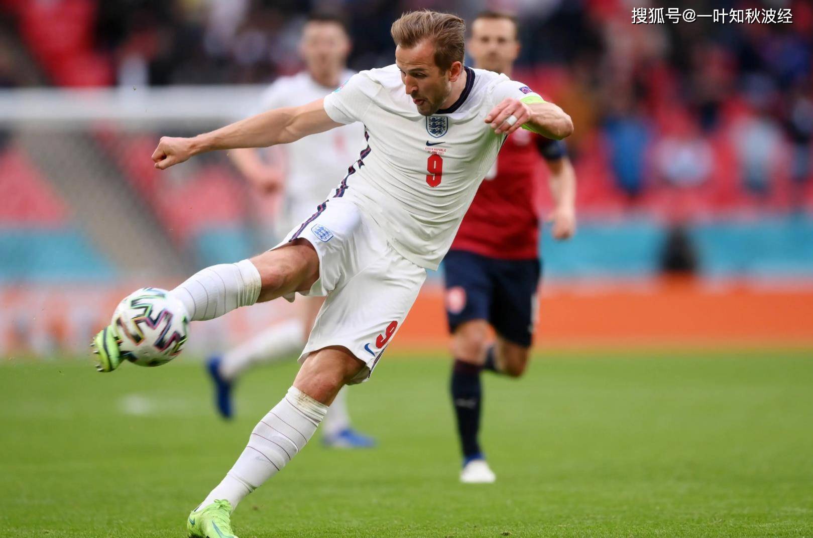 荷兰队在布雷达赢得胜利，晋级16强