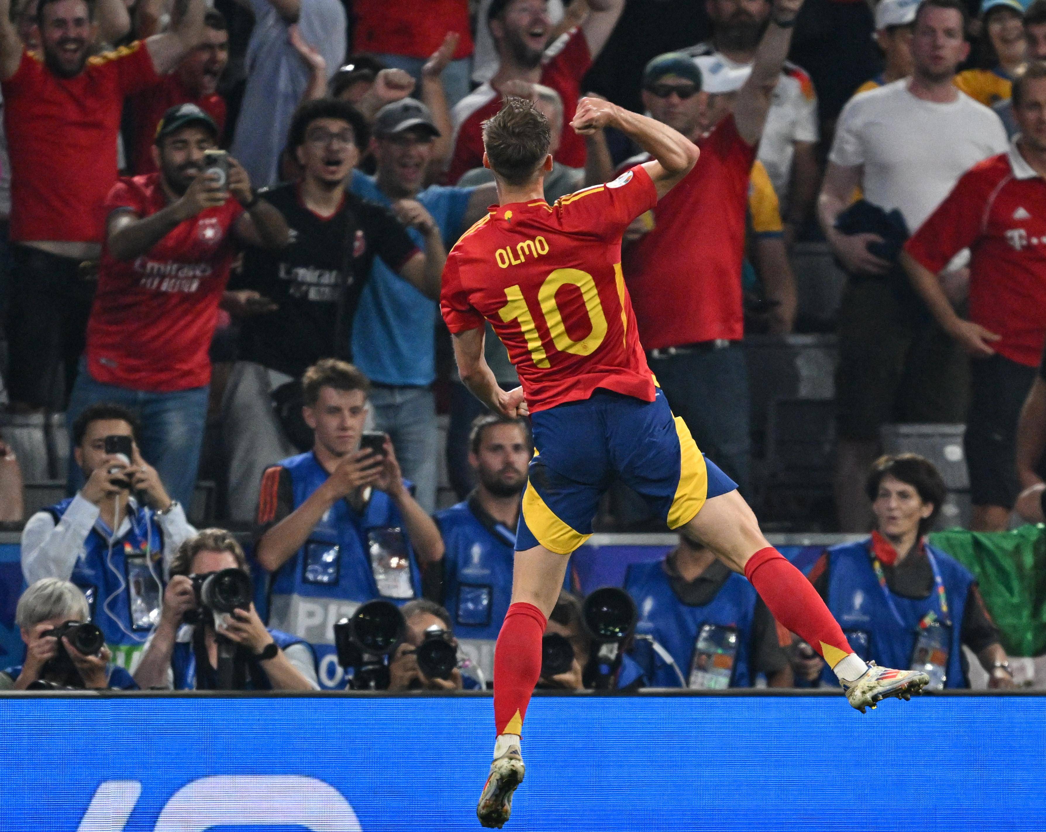 西班牙队斩获关键胜利,晋级前程一片光明 西班牙队斩获关键胜利,晋级前程一片光明