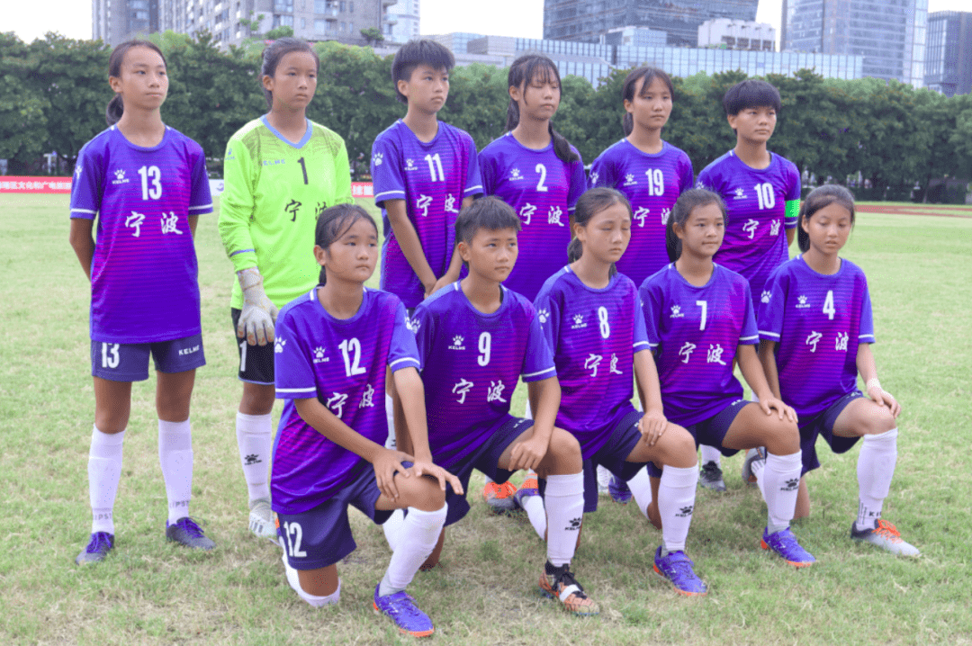 女子足球赛场上展现出优异表现令人惊叹