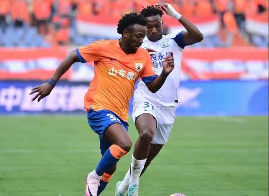 球队缺少主力球员，被迫调整战术，能否取胜？