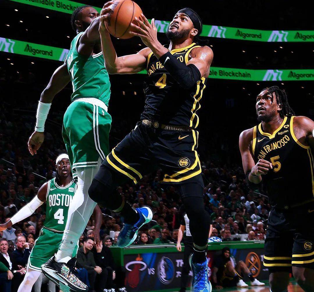 爱体育官网-奥朗多传球神奇，助队轻松打败对手！