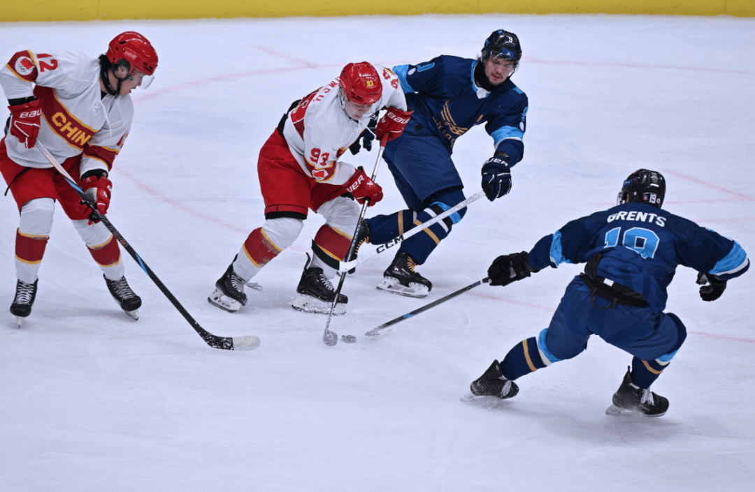 冰球混合双打冠军获胜