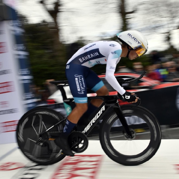 意大利选手在自行车比赛中赢得冠军 意大利选手在自行车比赛中赢得冠军