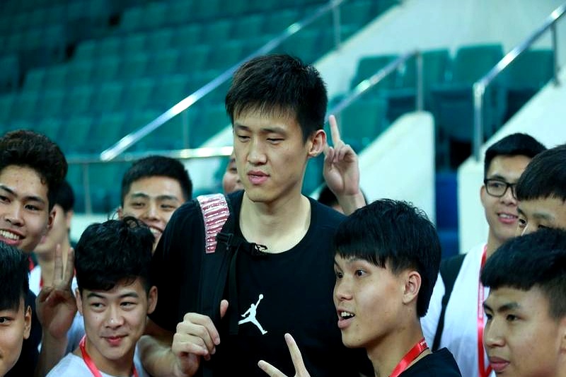 湖人主帅盖伊吉励志演讲，球员全情投入备战