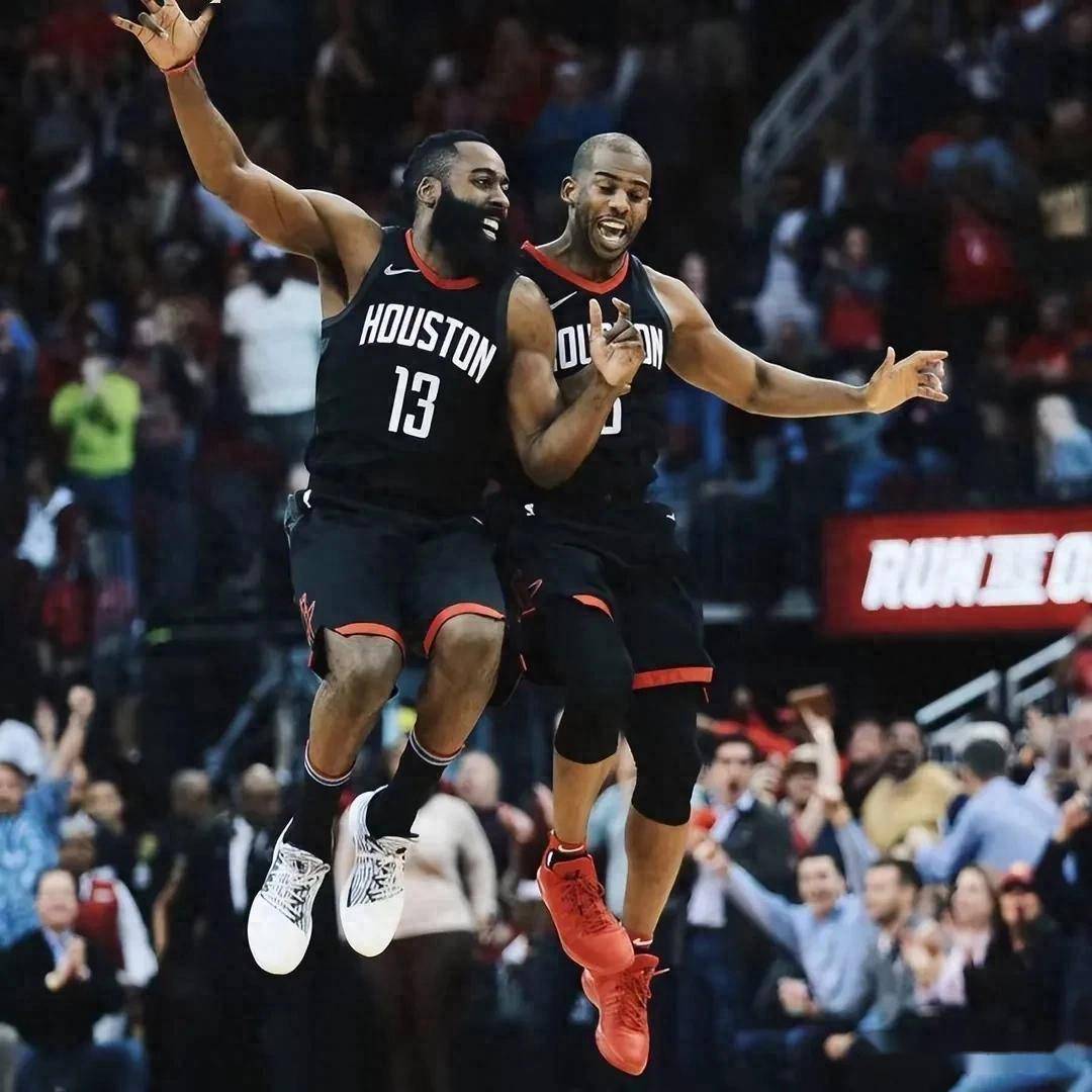 火箭惨遭逆转，哈登露出挫败神情