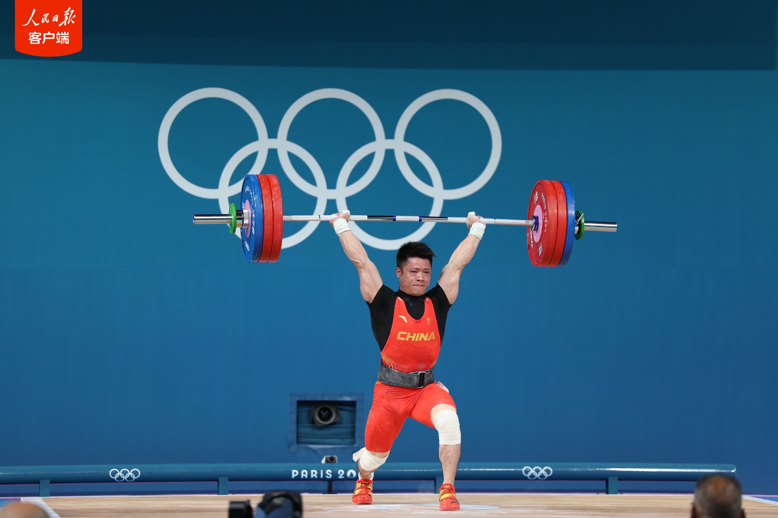 举重选手攻关成功，挑战新纪录