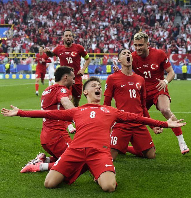 土耳其客场惜败冰岛，遇到争议