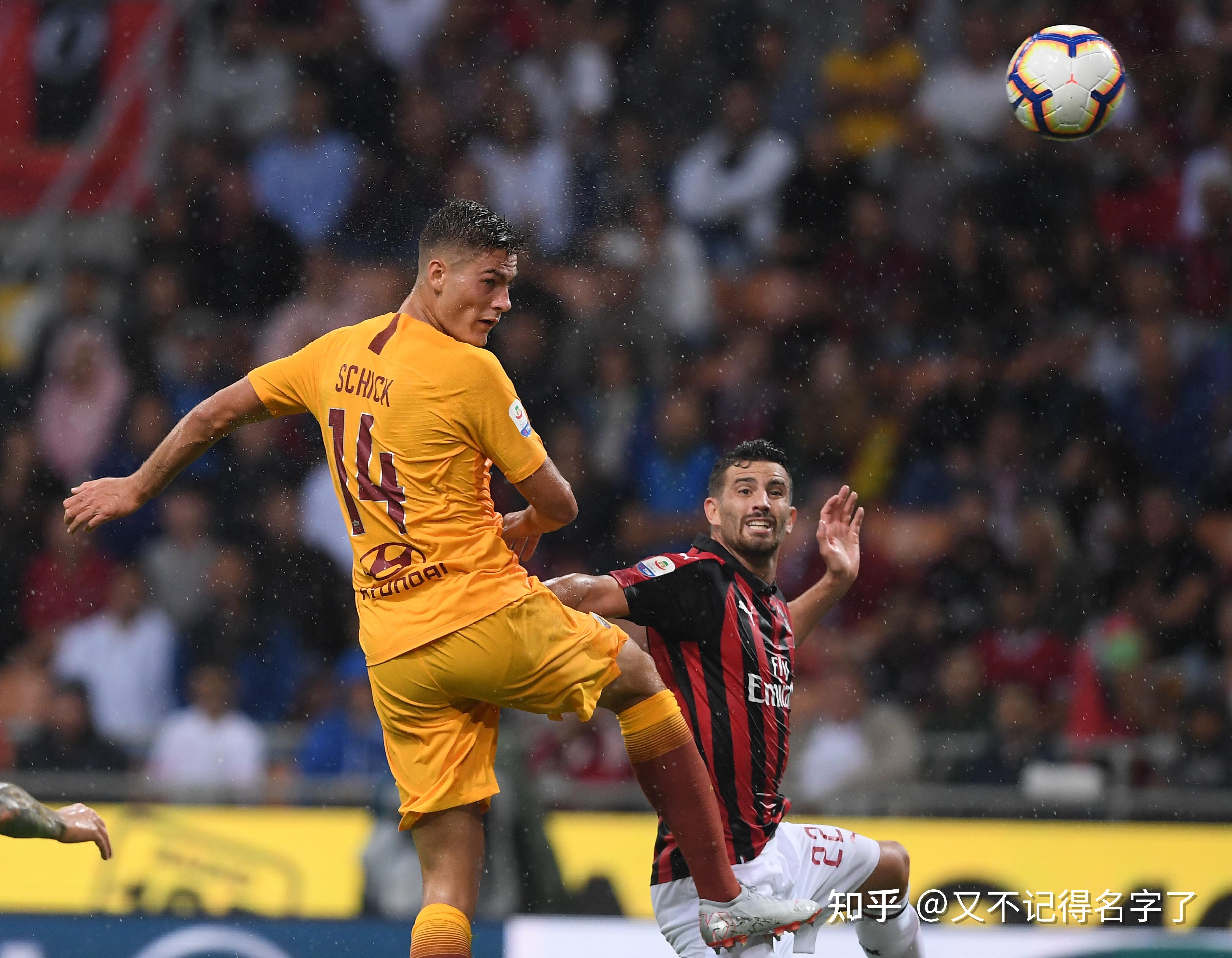 意甲赛场激情：AC米兰大胜对手